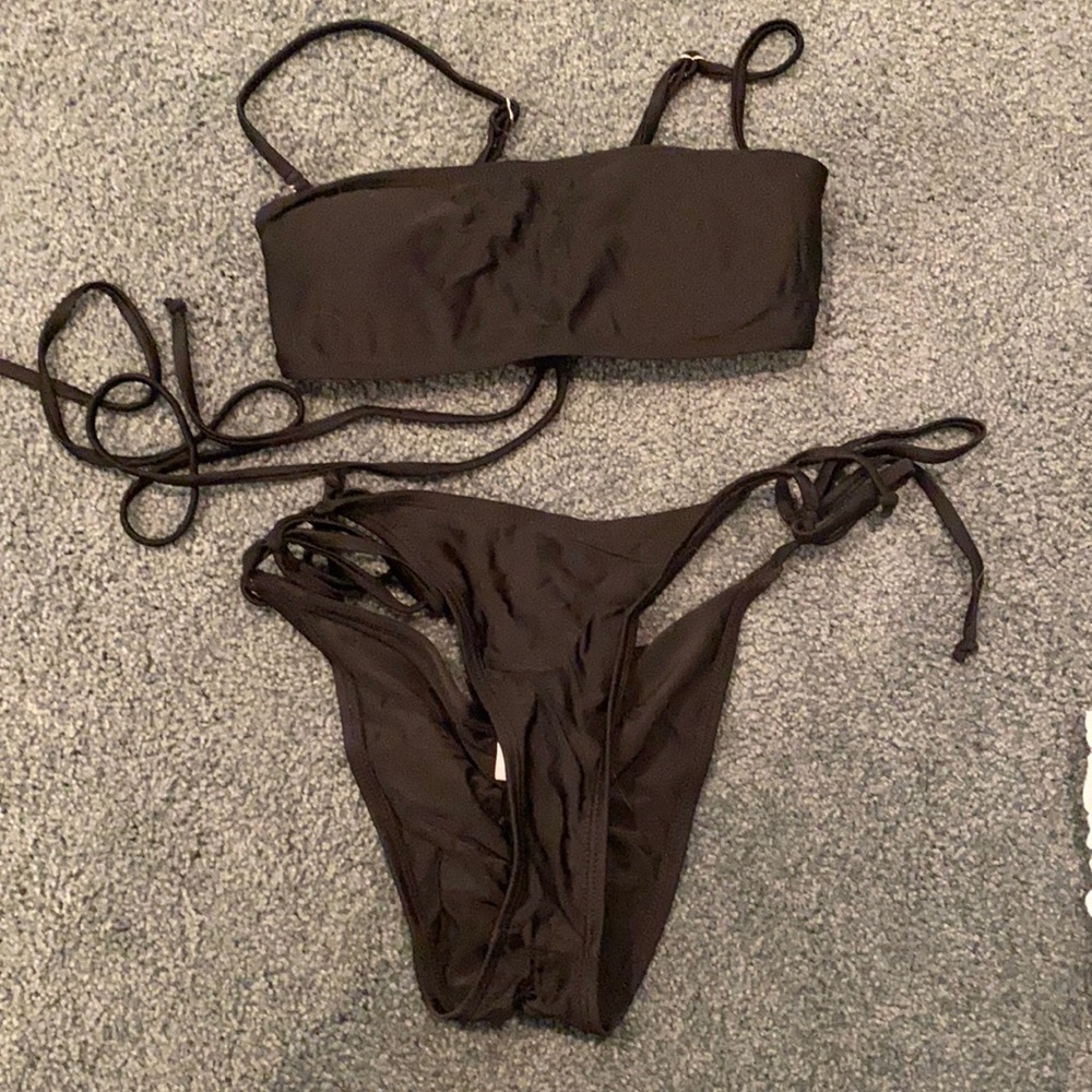 Black bikini